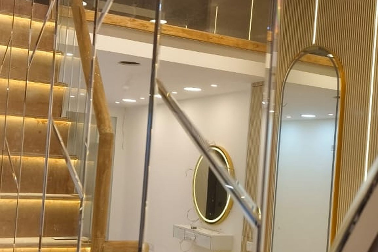 Salon, Borivali — view 3