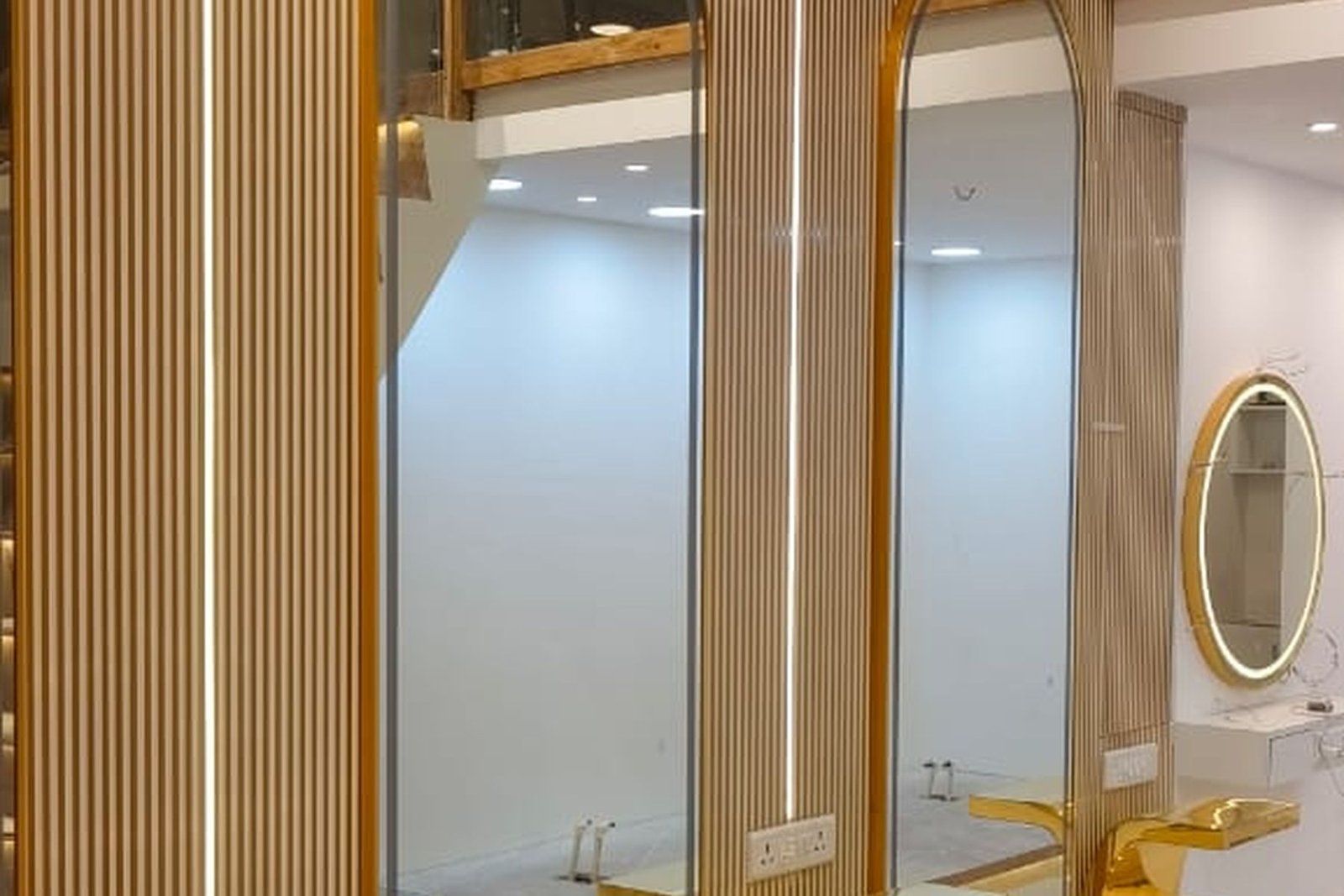 Salon, Borivali — detail